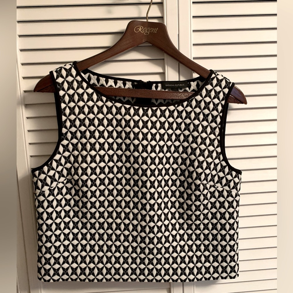 Banana Republic Black and White Short Top - M